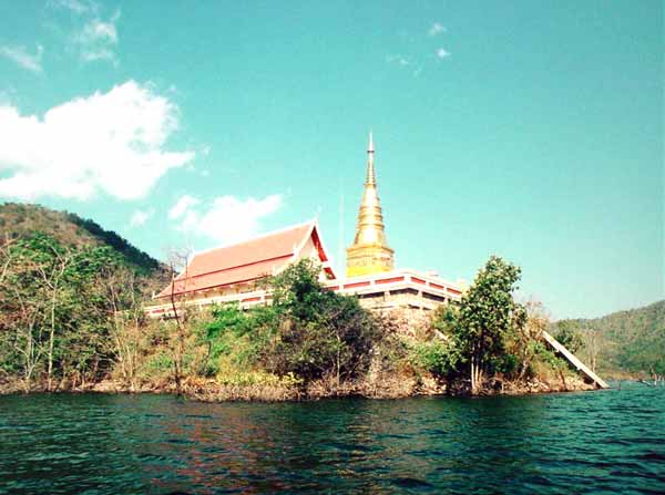 ด้านธรรมชาติที่สวยงาม - แก่งก้อ