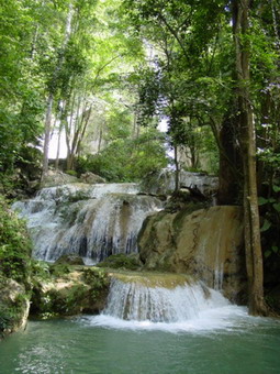ด้านธรรมชาติที่สวยงาม - น้ำตกก้อน้อย