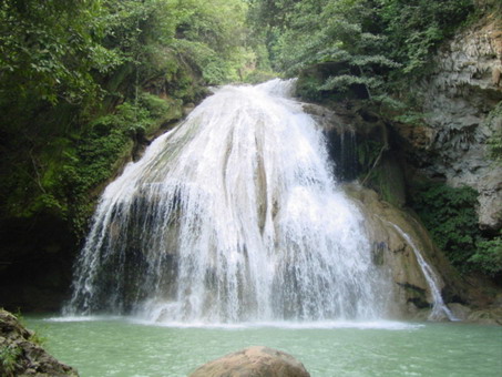 ด้านธรรมชาติที่สวยงาม - น้ำตกก้อหลวง