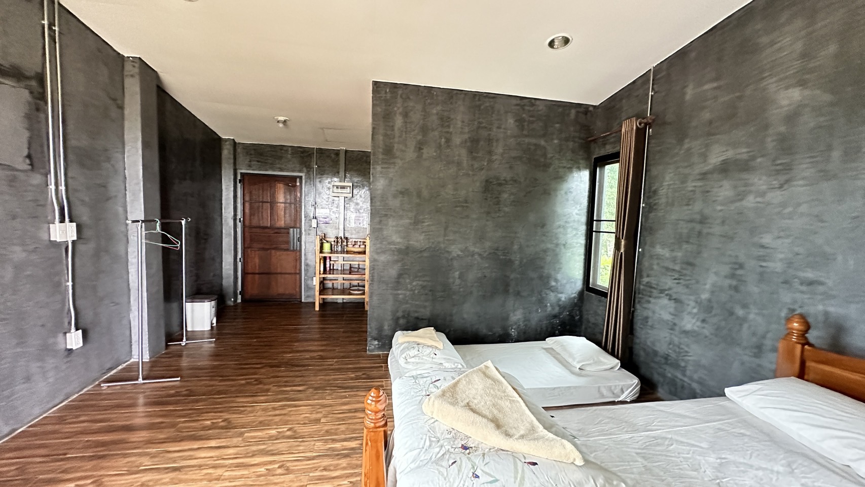 ขุนสถาน 204 (แม่จอก4)
