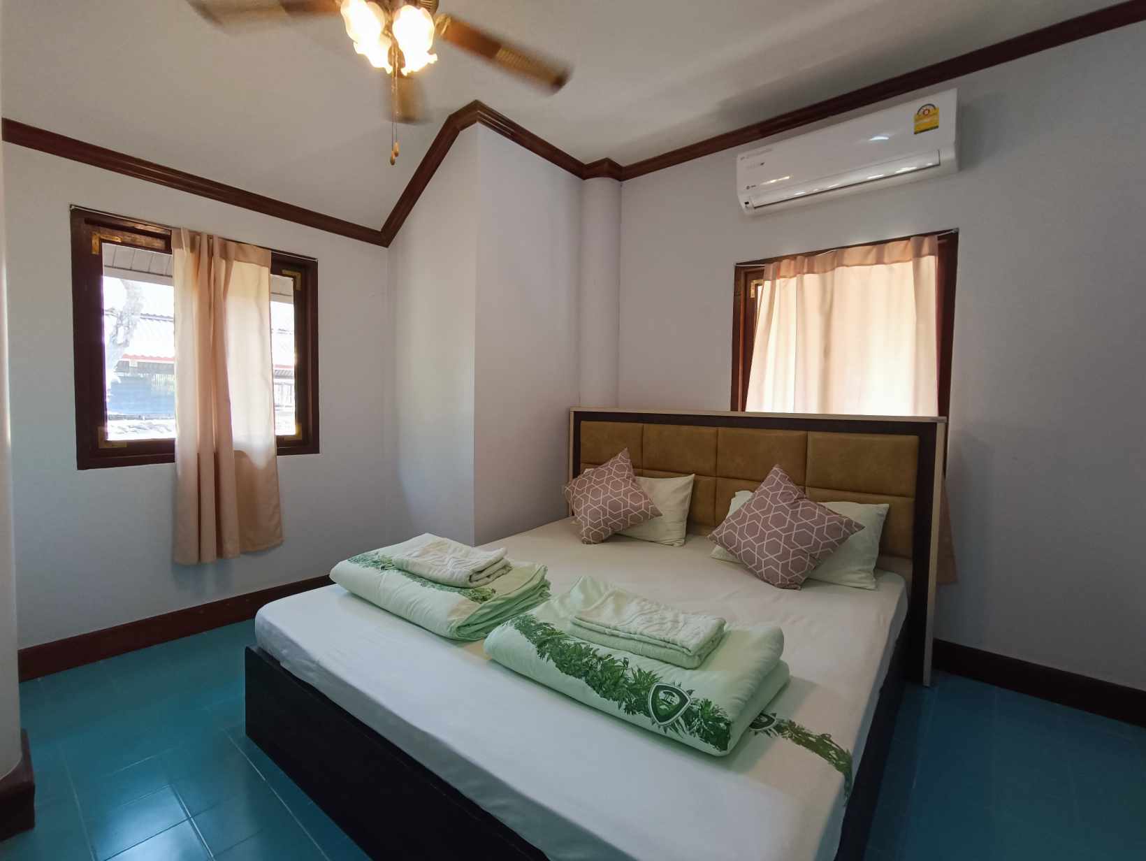 ภูผายล 102 (เรือนประดู่)