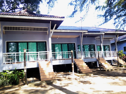 โซน 2 โซนที่ทำการอุทยานแห่งชาติ (โซนหาดหิน) บริการบ้านพัก