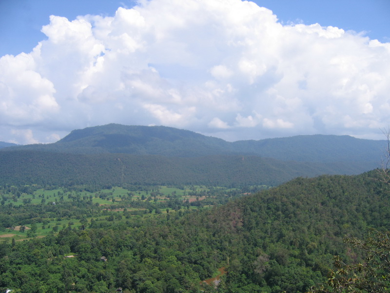 ด้านธรรมชาติที่สวยงาม - ผาแดง