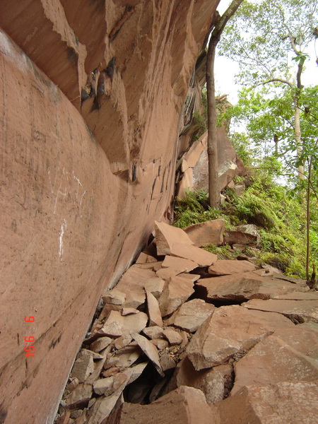 ด้านธรรมชาติที่สวยงาม - ผาแดง