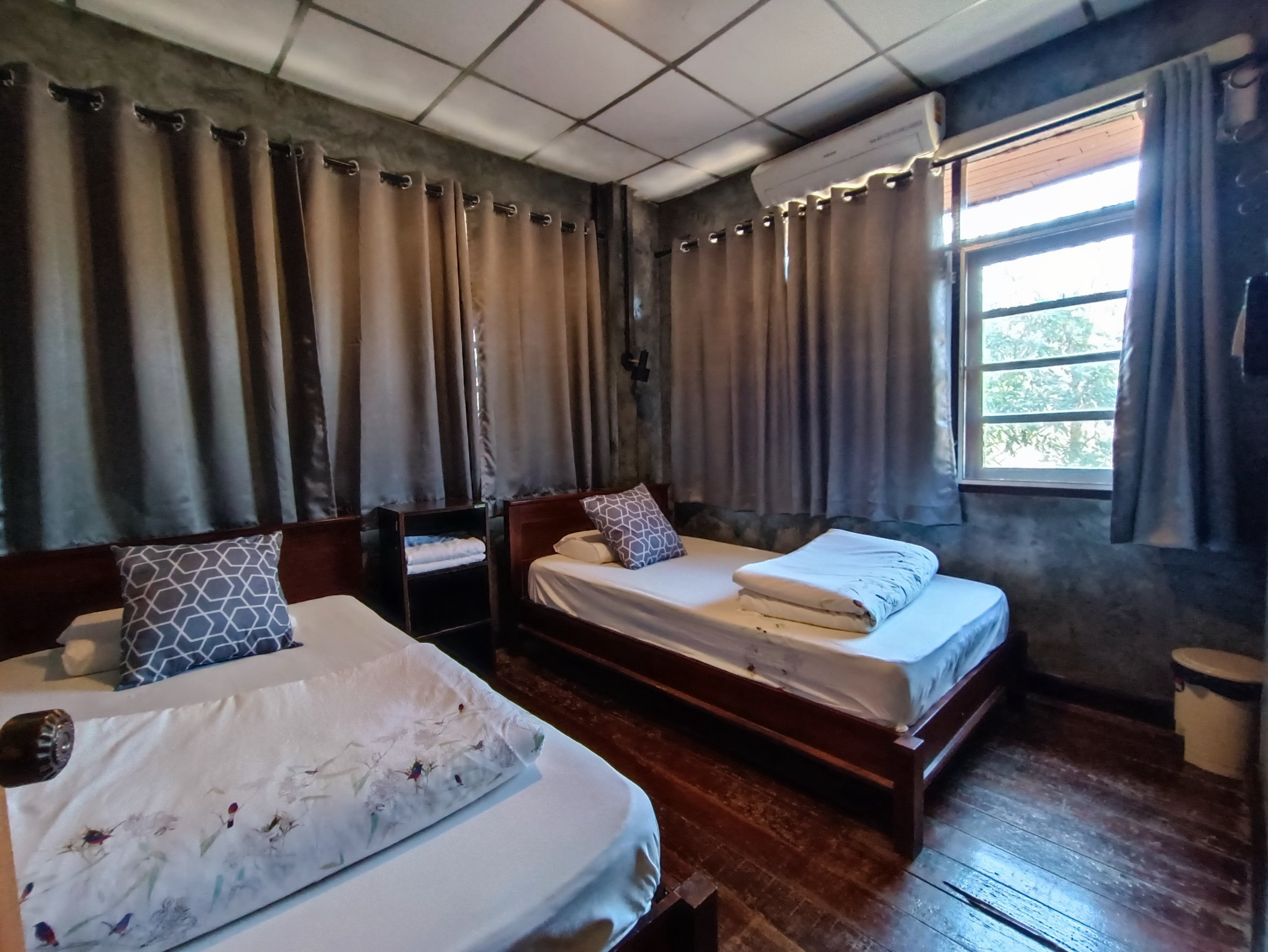 ภูผายล 101 (เรือนกระบก)